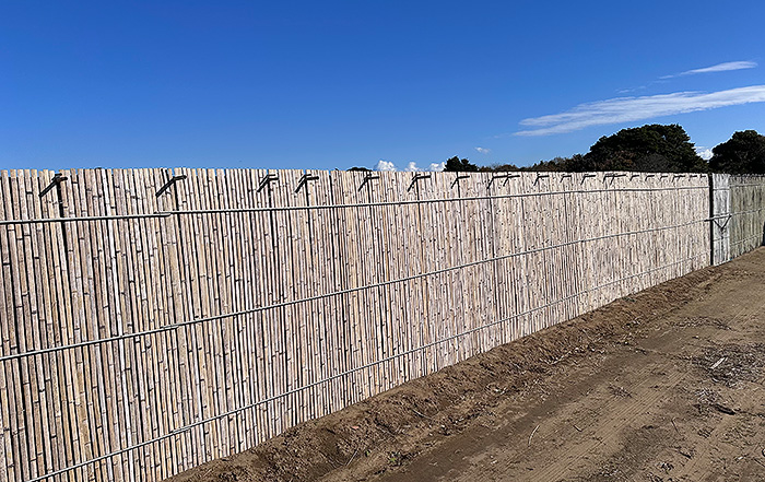 日差しを遮る楽屋